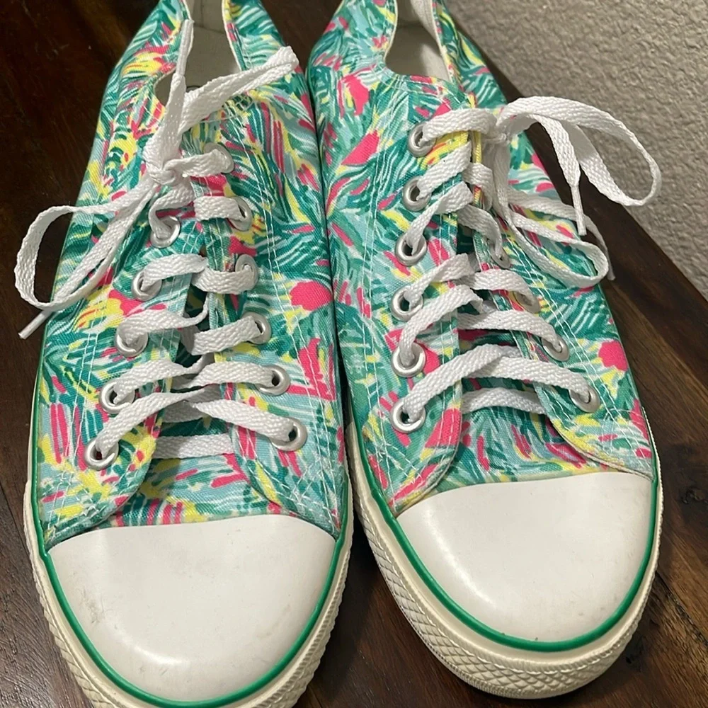 Women’s green pink floral fashionion sneakers size  11 - Picture 2 of 11
